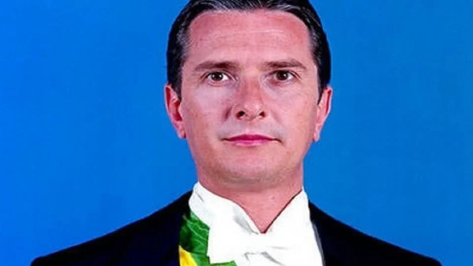 Fernando Collor: Da Glória ao Cárcere – Ascensão, Queda e Escândalos de um Ex-Presidente